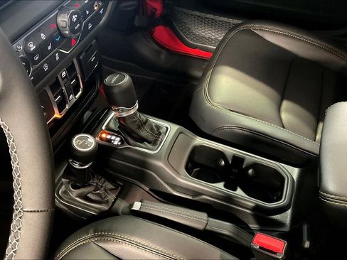 New 2025 Jeep Gladiator Sport image 21