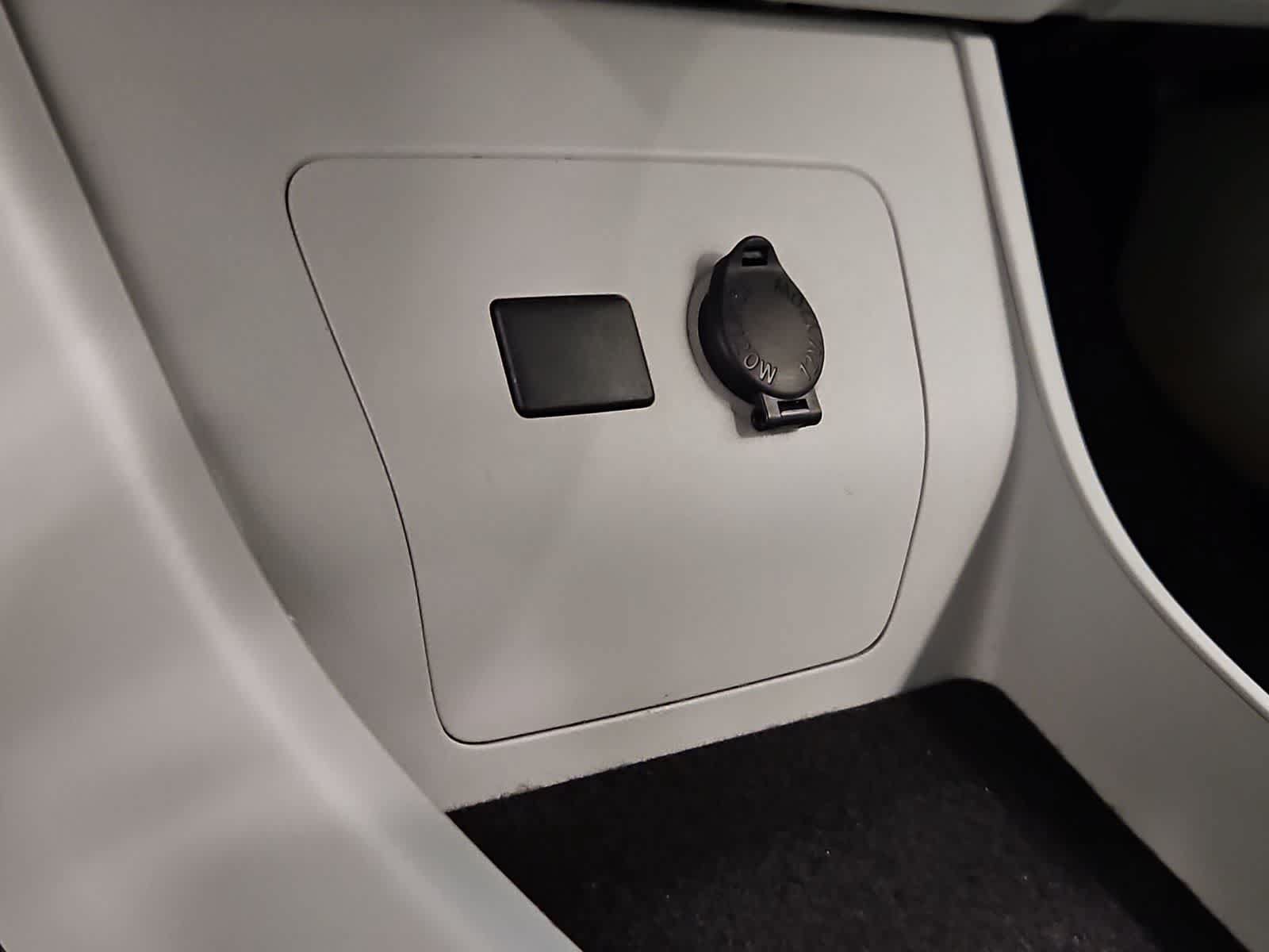 Used 2014 Toyota Prius Three FWD image 29