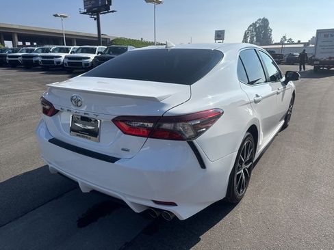 Used 2021 Toyota Camry SE image 6