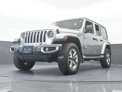 Used 2019 Jeep Wrangler Unlimited Sahara AWD/4WD image 57