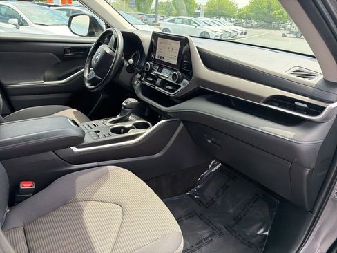 Certified 2024 Toyota Highlander LE AWD/4WD image 10