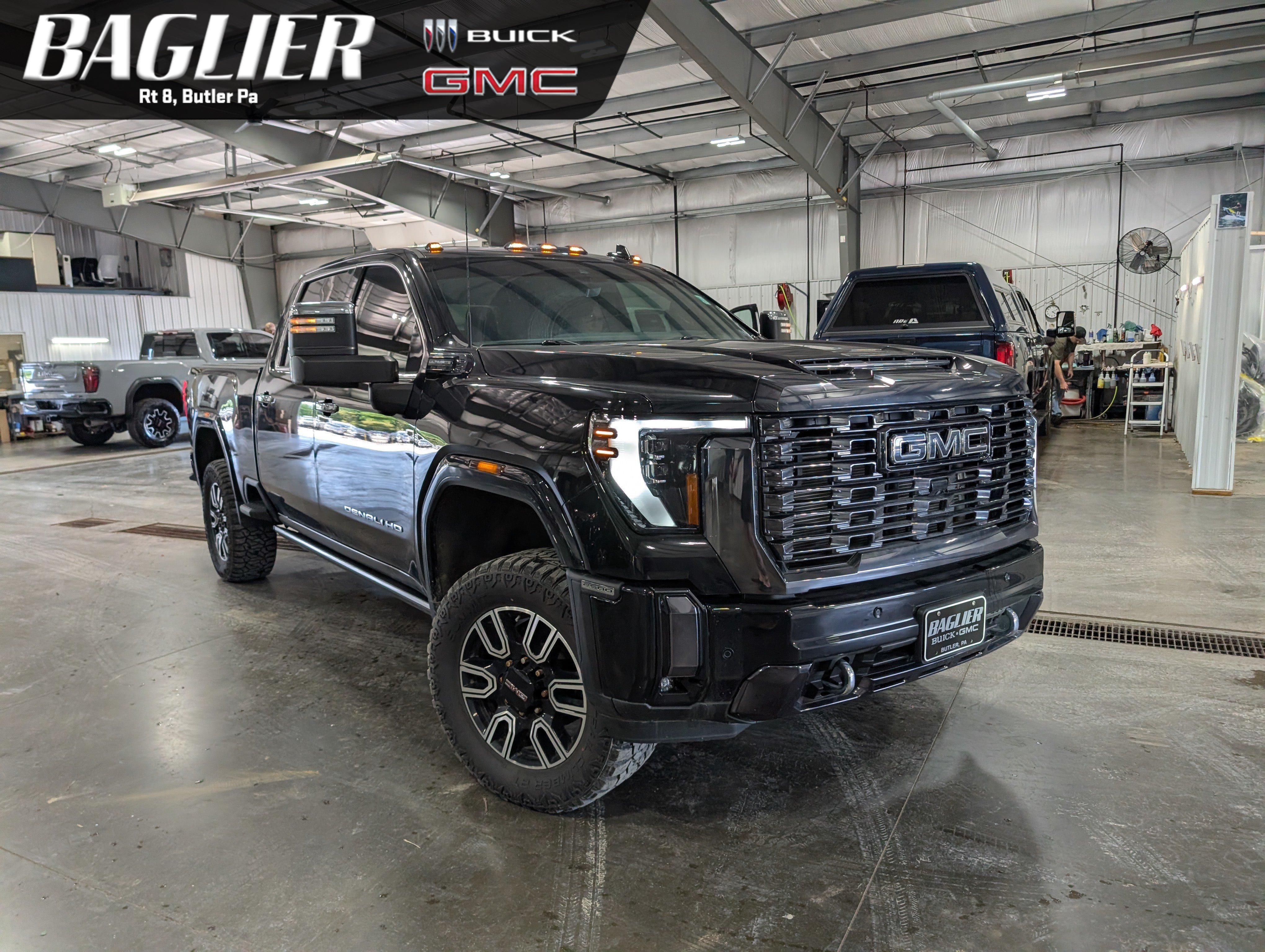 Used 2024 GMC Sierra 2500 Denali Ultimate AWD/4WD image 1