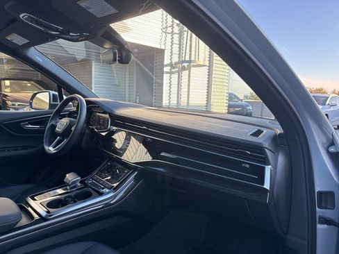 Used 2025 Audi Q7 2.0T Premium w/ Convenience Package image 15