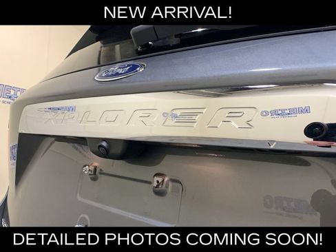 Used 2023 Ford Explorer XLT AWD/4WD image 18