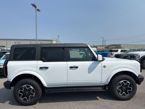 New 2026 Ford Bronco Outer Banks AWD/4WD image 4