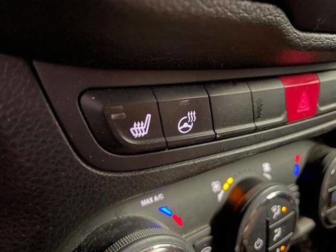 Used 2016 Jeep Renegade Latitude w/ Popular Equipment Group image 36