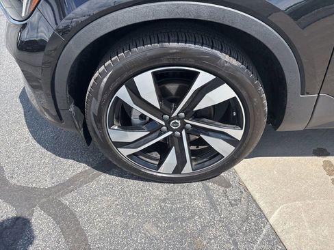 Certified 2023 Volvo XC40 B5 Plus w/ Driver Assist Package AWD/4WD image 11