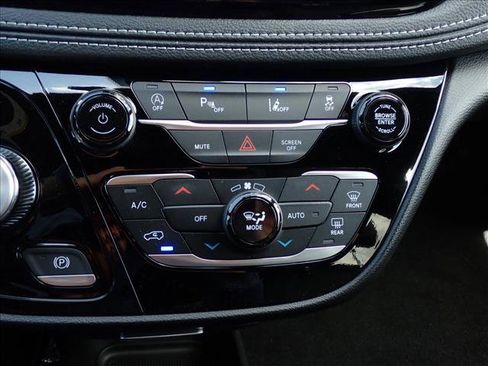 New 2027 Chrysler Pacifica Select AWD/4WD image 23