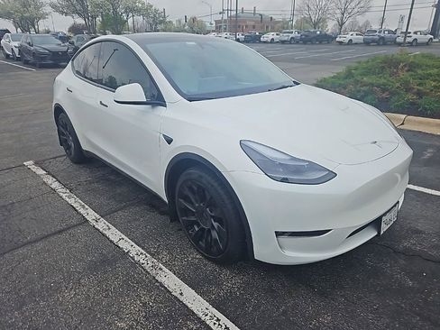 Used 2023 Tesla Model Y Long Range AWD/4WD image 2