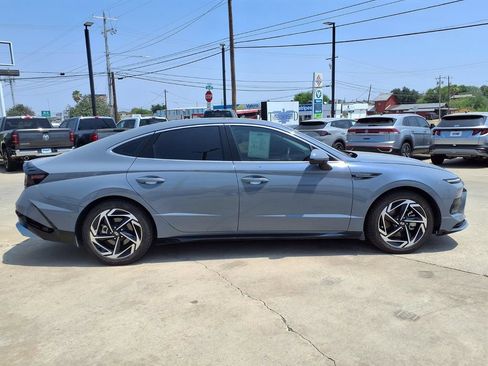 Used 2024 Hyundai Sonata SEL w/ Convenience Package FWD image 9