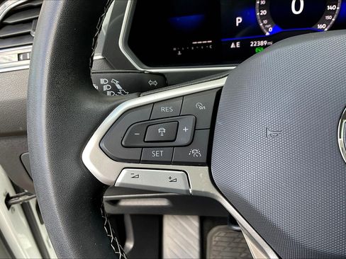 Certified 2022 Volkswagen Tiguan SE w/ Panoramic Sunroof Package image 18