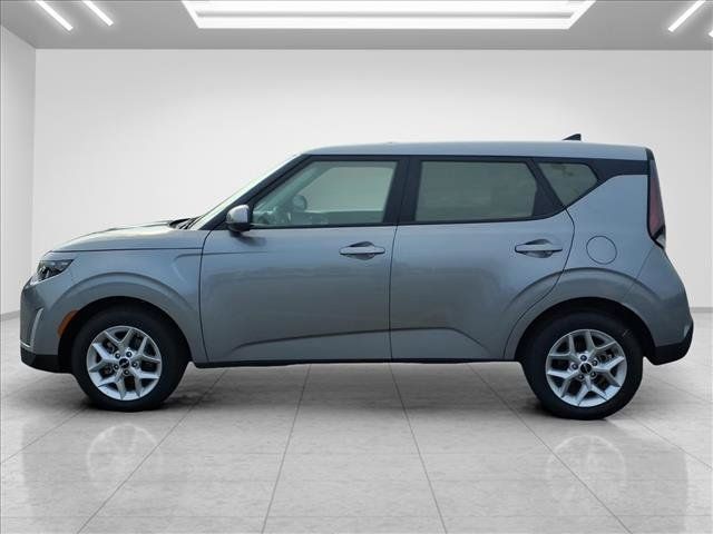 Used 2024 Kia Soul LX w/ Option Group 015 FWD image 11