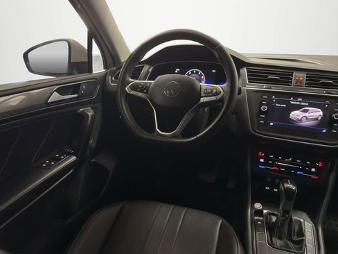 Used 2022 Volkswagen Tiguan SE image 16