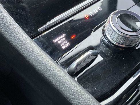 Certified 2023 Jeep Grand Cherokee Limited w/ Luxury Tech Group II image 28