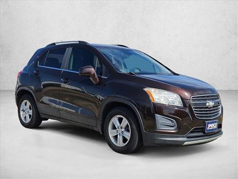 Used 2016 Chevrolet Trax LT w/ LT Convenience Package FWD image 3