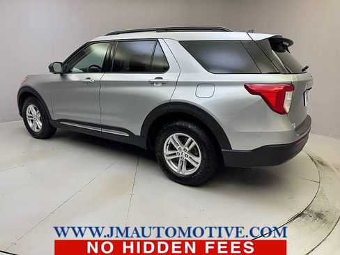 Used 2023 Ford Explorer XLT AWD/4WD image 3
