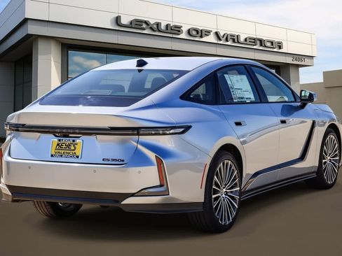 New 2026 Lexus ES 350e FWD image 4