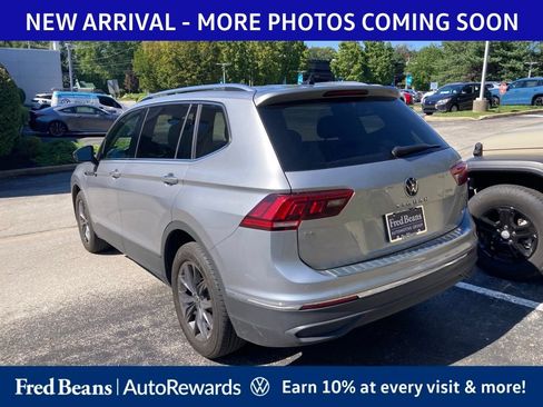 Certified 2023 Volkswagen Tiguan SE w/ Panoramic Sunroof Package AWD/4WD image 4