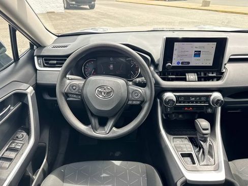 Used 2025 Toyota RAV4 XLE AWD/4WD image 17