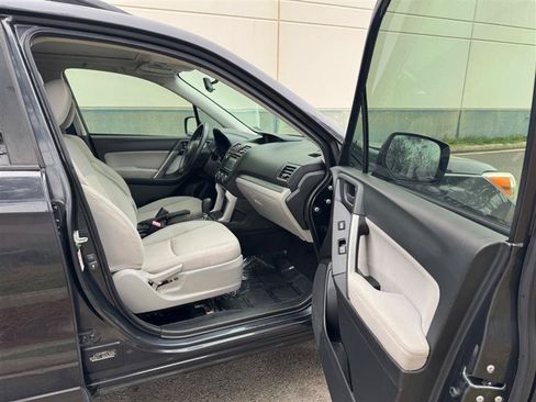 Used 2014 Subaru Forester 2.5i Premium AWD/4WD image 47