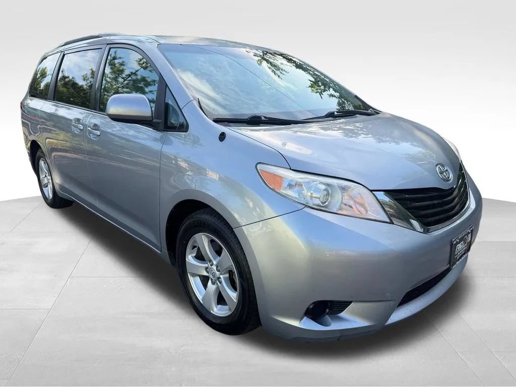 Used 2013 Toyota Sienna LE FWD image 10