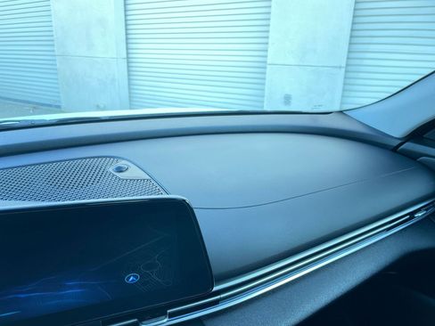 Used 2025 Hyundai Elantra Limited image 36