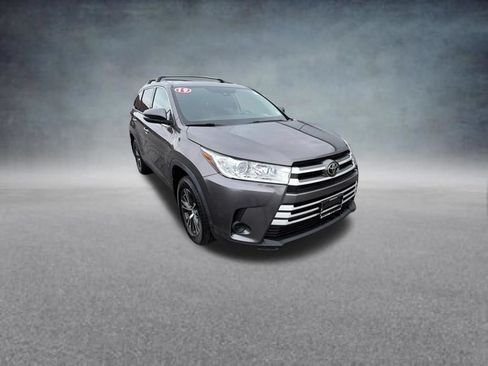 Used 2019 Toyota Highlander LE AWD/4WD image 8