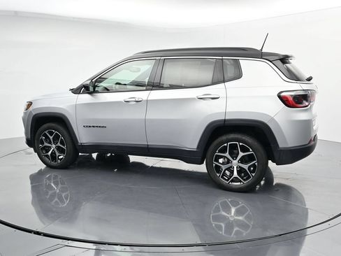 Used 2024 Jeep Compass Limited AWD/4WD image 5
