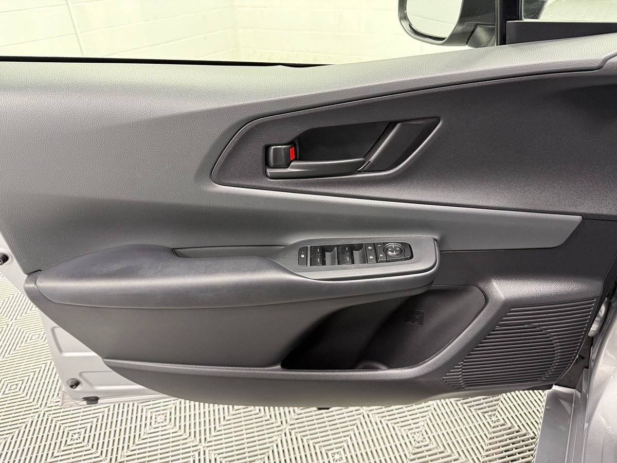 Used 2025 Toyota Prius LE FWD image 9