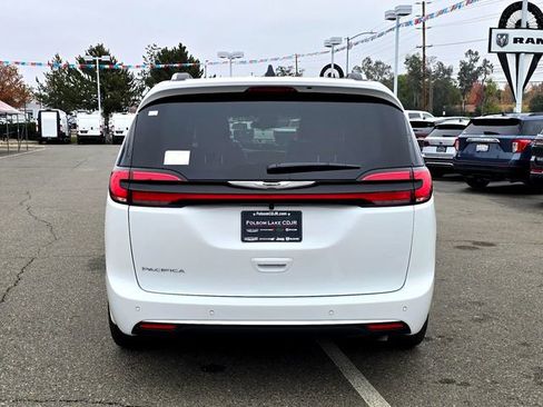 New 2026 Chrysler Pacifica Pinnacle FWD image 5