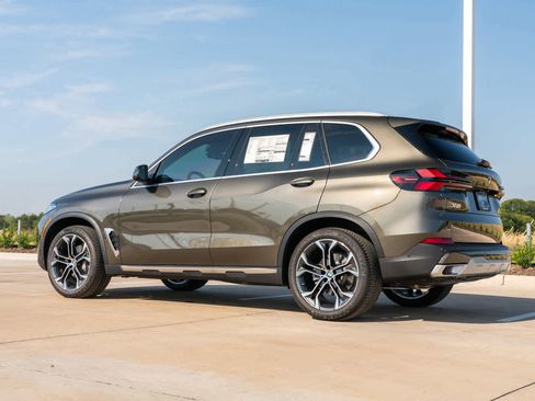 Used 2025 BMW X5 sDrive40i w/ Premium Package image 8