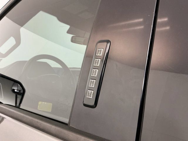 Used 2016 Ford F150 XLT w/ Equipment Group 301A Mid AWD/4WD image 10