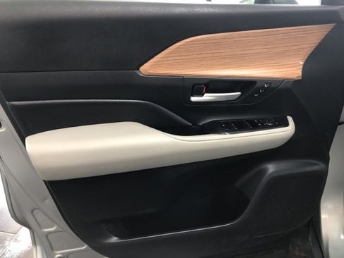 Used 2024 Toyota Grand Highlander Limited image 15