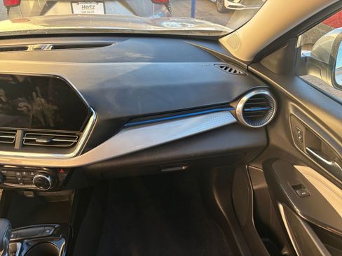 Used 2025 Chevrolet Trax LT image 35