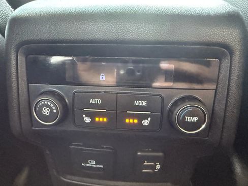 Used 2019 GMC Acadia SLT w/ LPO, Floor Liner Package image 29