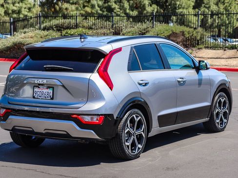 Used 2023 Kia Niro EX Touring FWD image 7
