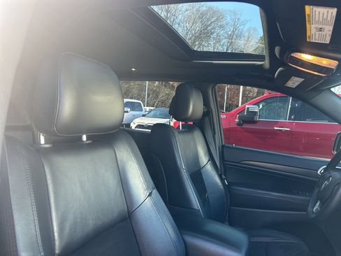 Used 2018 Jeep Grand Cherokee Altitude image 19