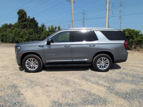 Used 2022 GMC Yukon SLT w/ SLT Premium Package RWD image 2