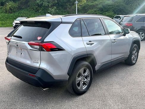 Used 2022 Toyota RAV4 XLE w/ Convenience Package AWD/4WD image 6