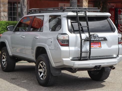 Used 2020 Toyota 4Runner TRD Off-Road AWD/4WD image 6