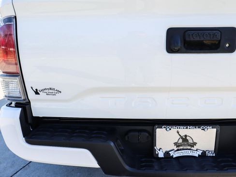 Used 2020 Toyota Tacoma TRD Sport image 39