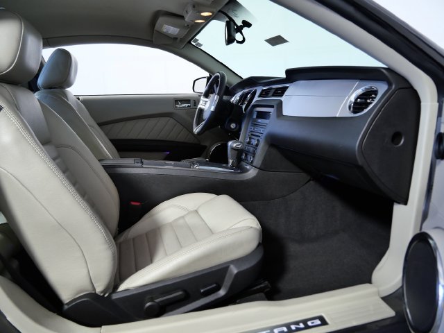 Used 2010 Ford Mustang Coupe RWD image 10