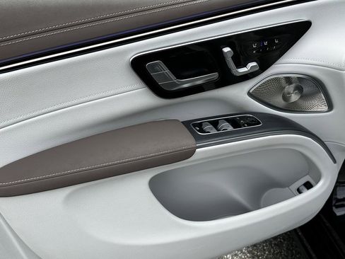 Certified 2023 Mercedes-Benz EQS 580 4MATIC SUV image 11