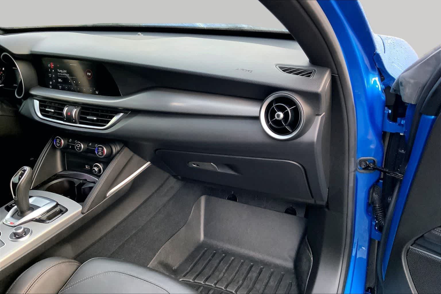 Used 2023 Alfa Romeo Stelvio Veloce AWD/4WD image 35