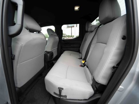 Used 2025 Toyota Tacoma SR5 AWD/4WD image 23