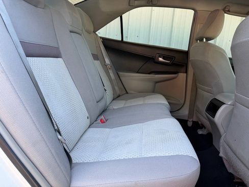 Used 2014 Toyota Camry LE FWD image 17