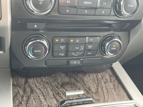 Used 2017 Ford F250 Lariat w/ Chrome Package image 23