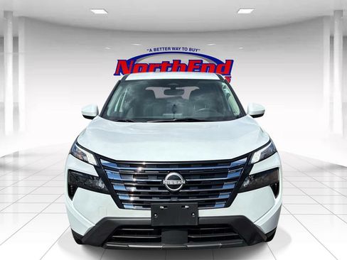 Used 2024 Nissan Rogue SV AWD/4WD image 2
