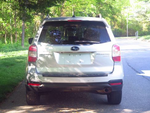 Used 2014 Subaru Forester 2.5i Touring AWD/4WD image 34