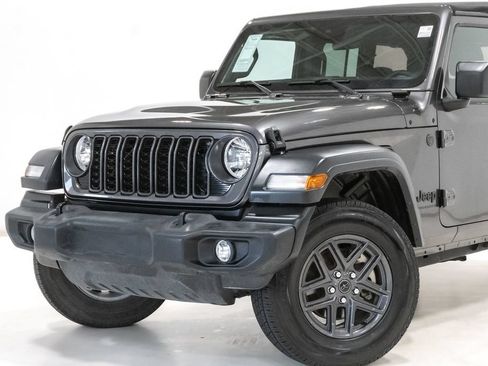 Used 2024 Jeep Wrangler Unlimited Sport AWD/4WD image 2